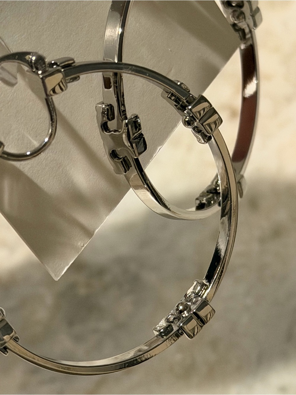 Tory Burch Serif T Hoop Earrings – Polished Silver Tone NWT GUARANTEED AUTHENTiC - Picture 14 of 16